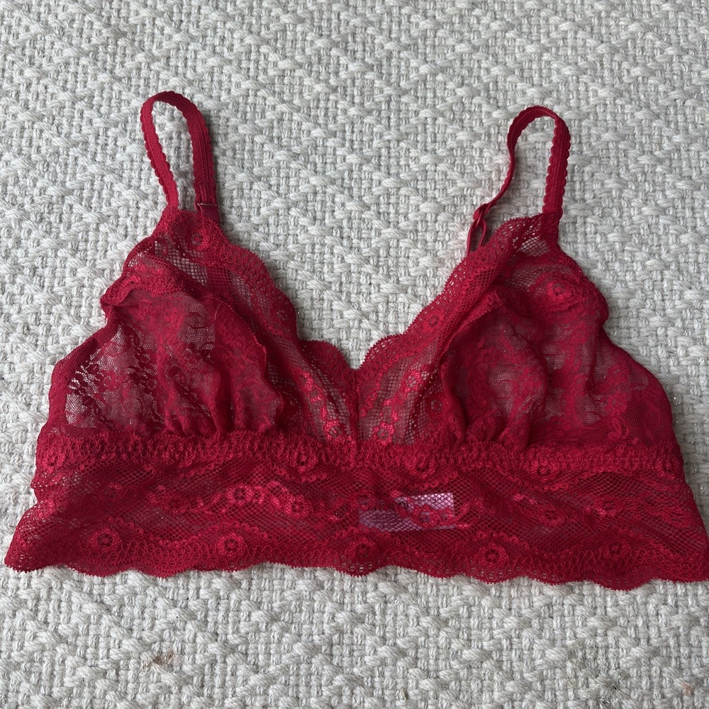 B.tempt'd by Wacoal Women's Lace Kiss Bralette in red (910182) | Size large